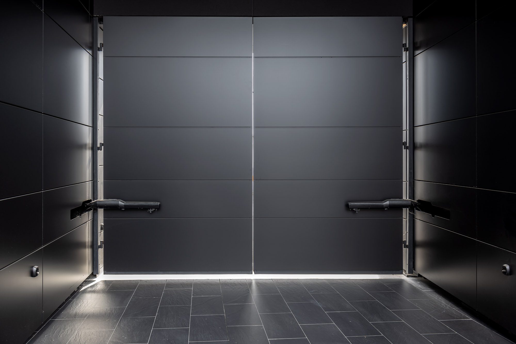 Black Architecture - Azuhr Headquarter