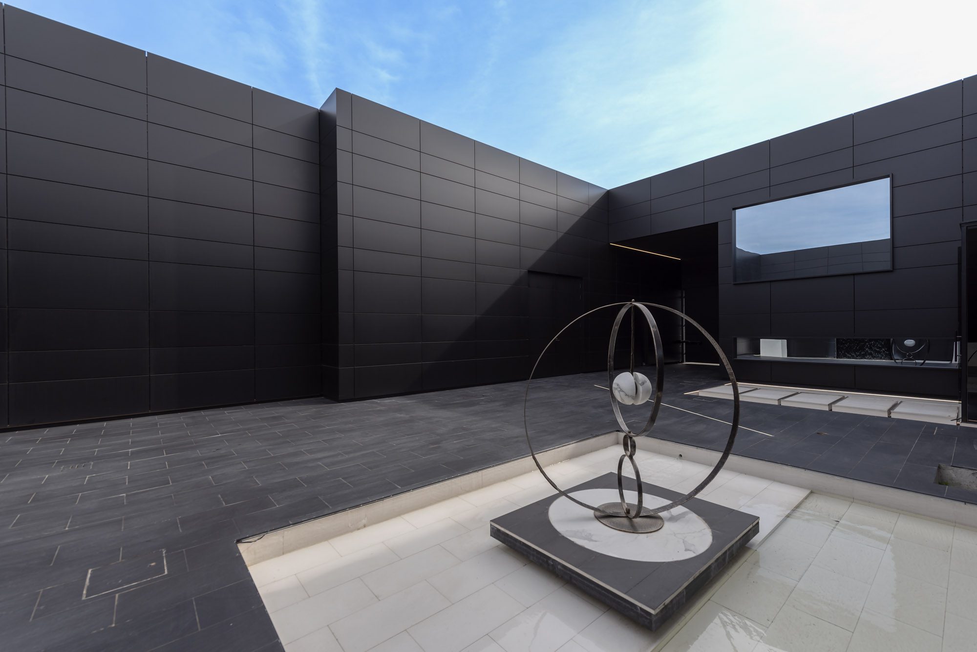 Black Architecture - Azuhr Headquarter